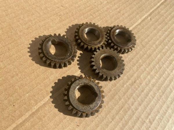 Pinion vit. III ax primar Mobra 50/50S NOS - SN131