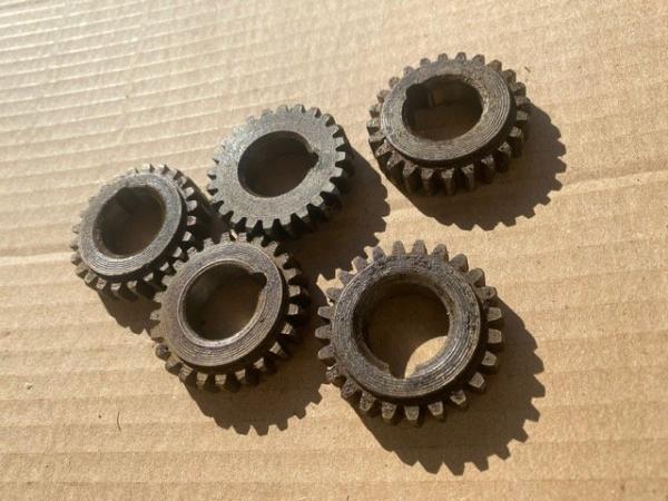 Pinion vit. III ax primar Mobra 50/50S NOS - SN1312